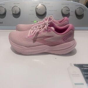 Brooks Women's Athletic Shoes in Light Pink